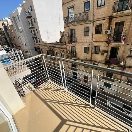 Апартаменты St Julians 2 Bedroom Сент Джулианс